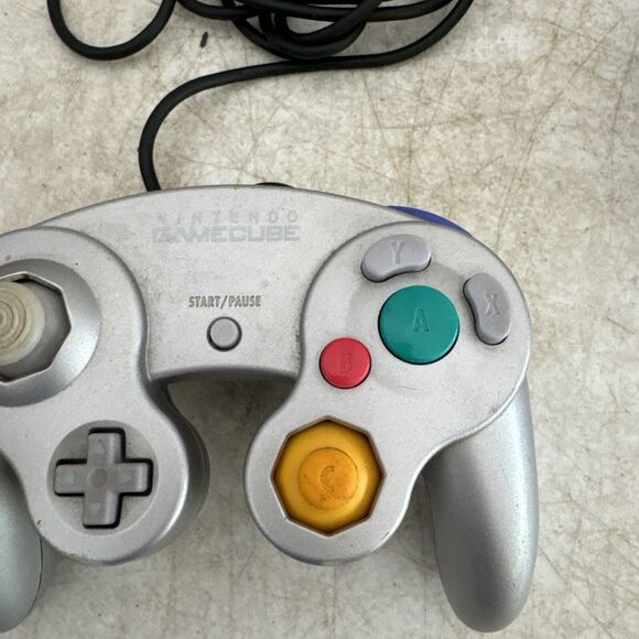 Nintendo GameCube Controller - Silver - Picture 4 of 6